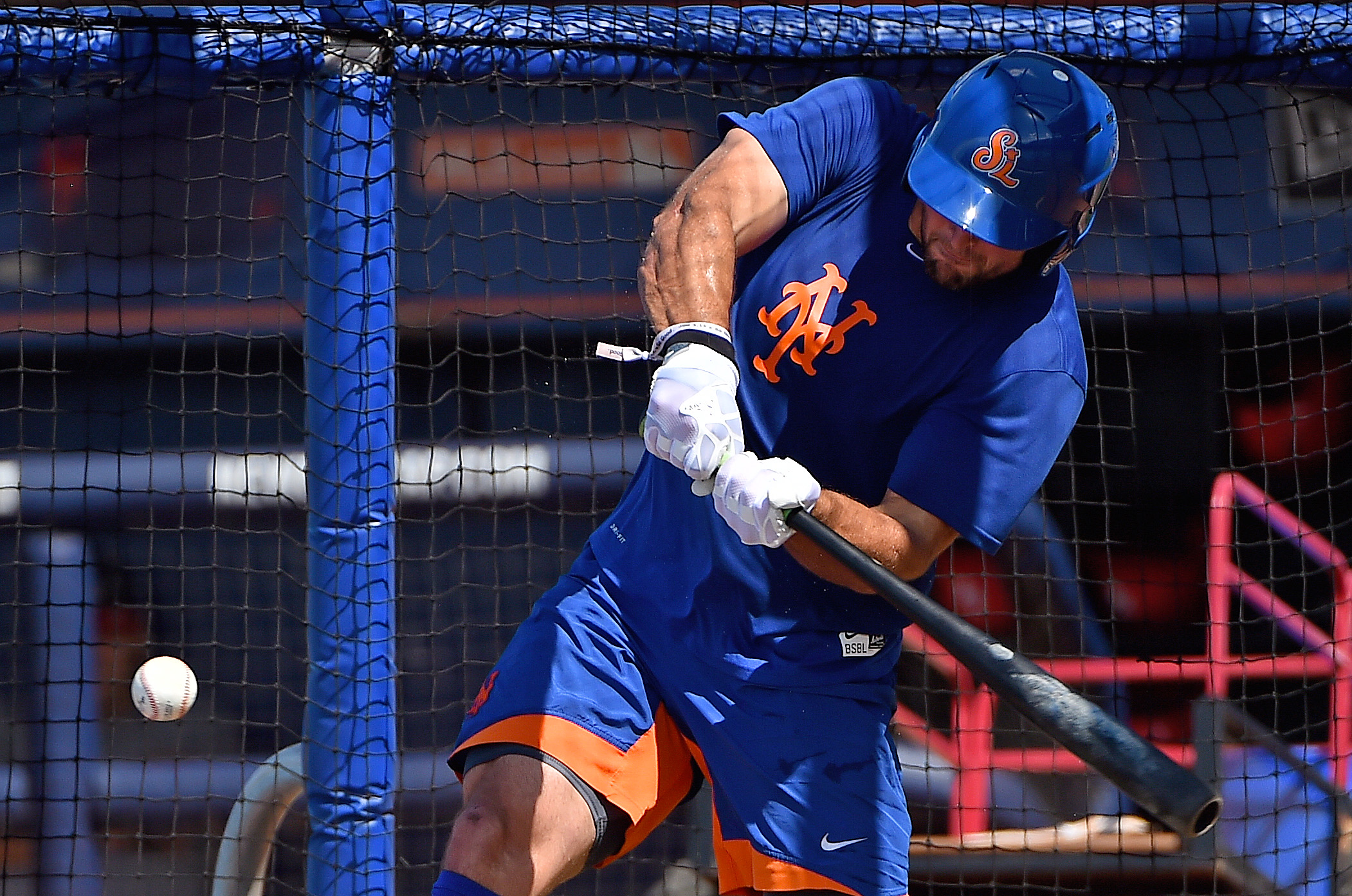 Tim Tebow hits a home run on the first pitch of his professional