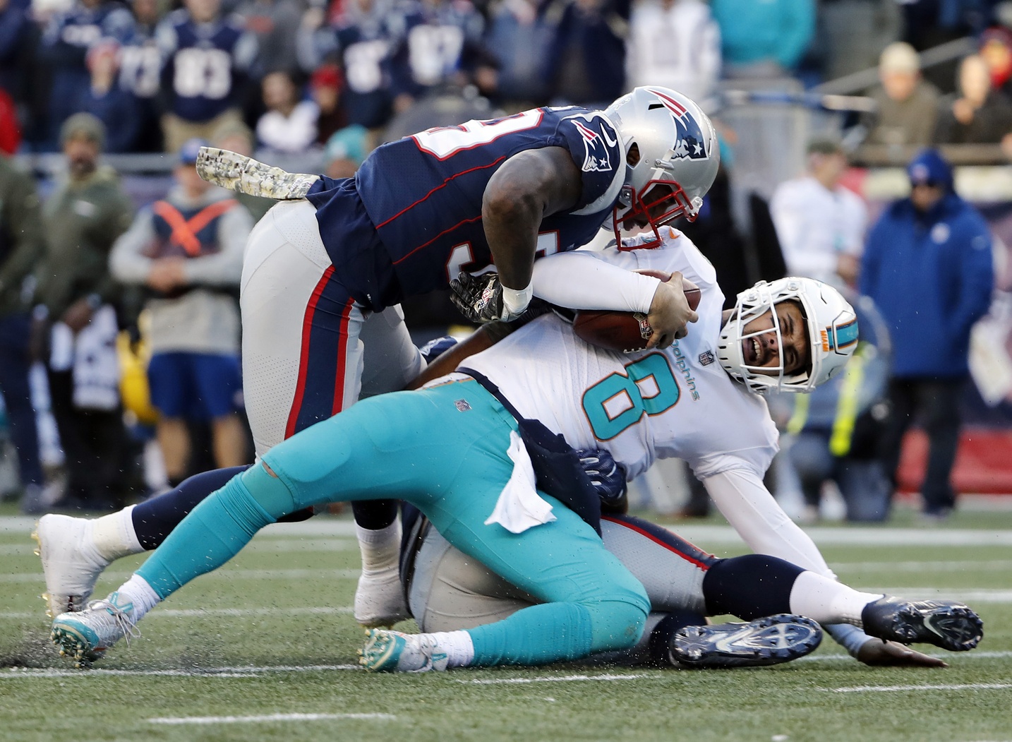 Brady throws for 4 TDs, Patriots beat Dolphins 35-17