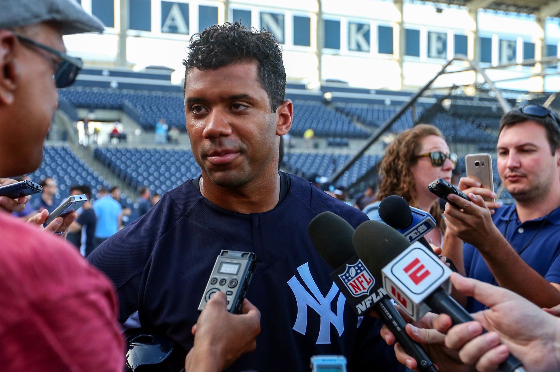 New York Yankees acquire Russell Wilson in trade with Texas Rangers - ESPN
