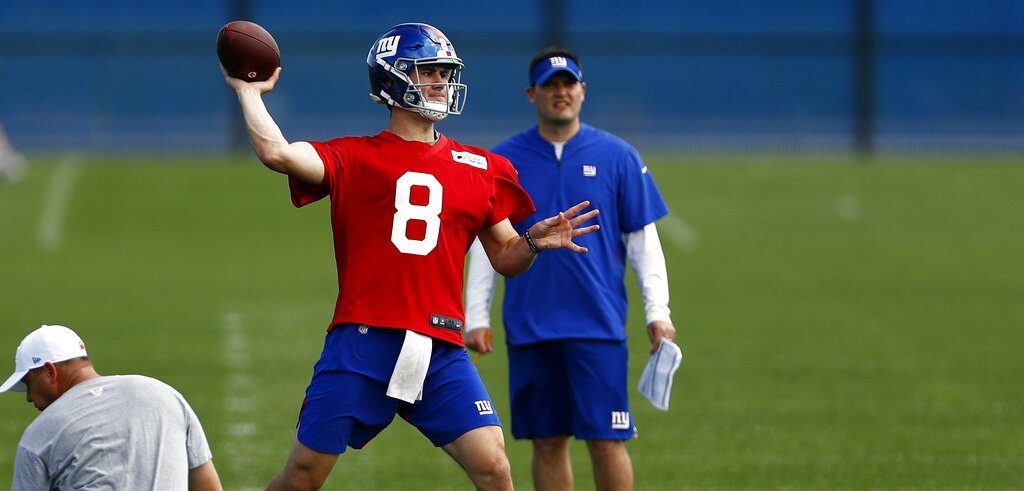 After Picking Daniel Jones, the Giants Rush to Reassure Eli