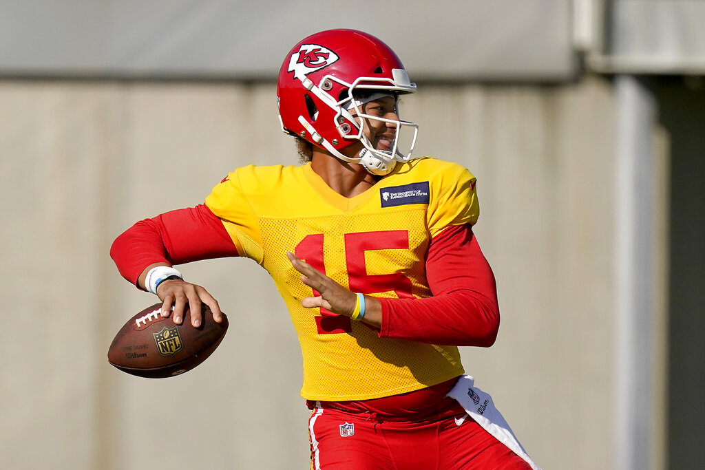 Friday's NFL: Patrick Mahomes to start for Kansas City Chiefs, barring  setback