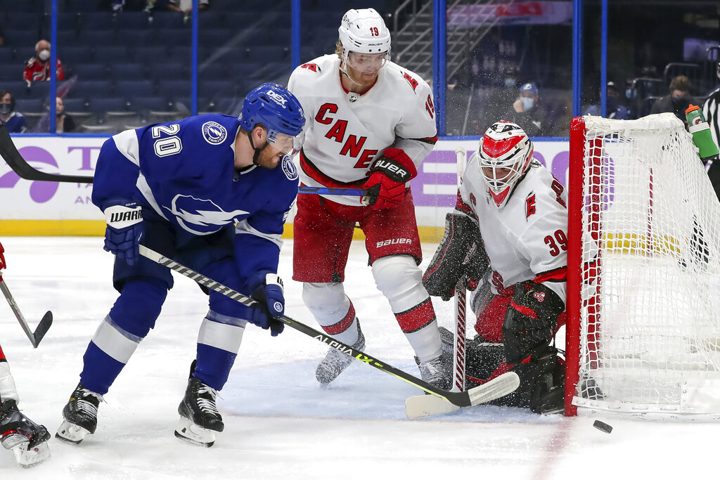 Vasilevskiy stops 32, Lightning top Panthers 3-1 in Game 2