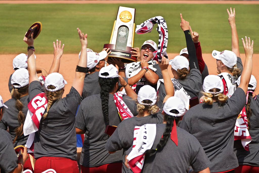 Oklahoma drops FSU to 3-peat at Women's College World Series