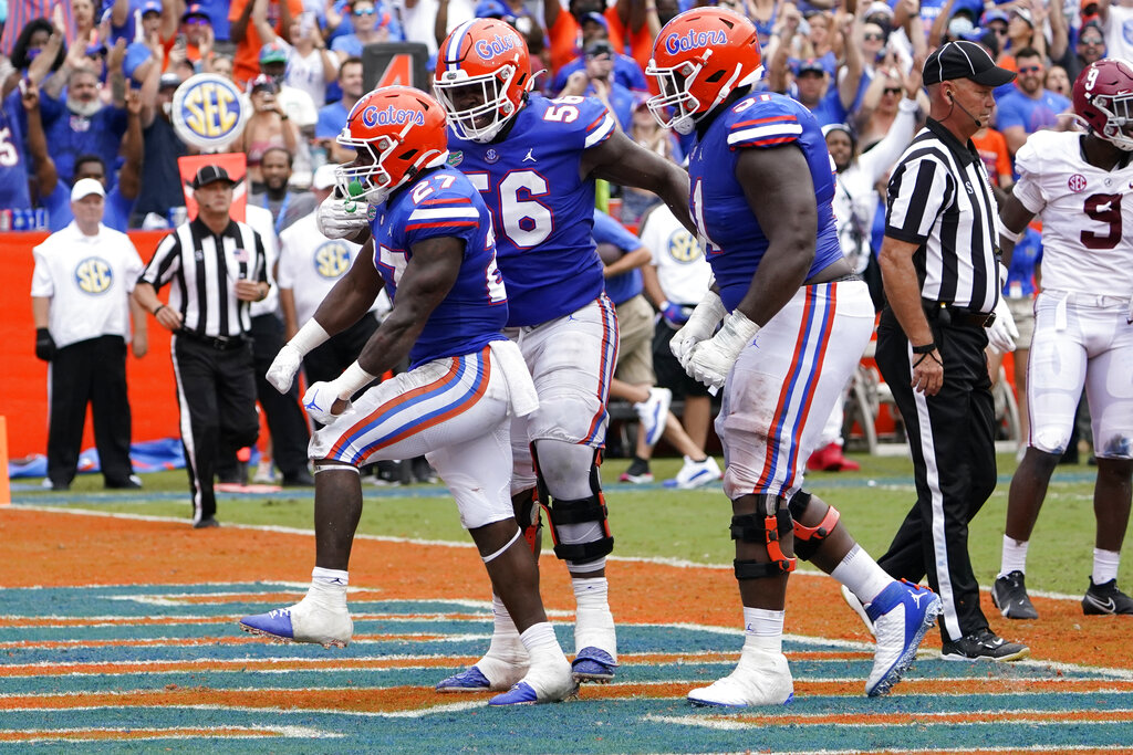 Florida Gators running back Dameon Pierce runs with the ball