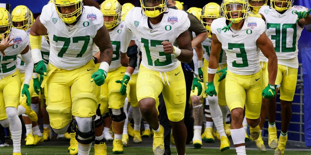 Oregon Moves Into Playoff Spot After Debuting No.4 In CFP Ranking ...