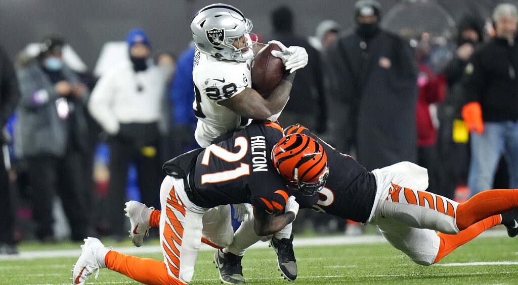 Raiders lose to Bengals in wild-card playoffs, season ends