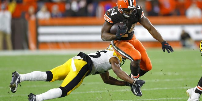 Steelers Take On the Browns in Monday Night Football - ESPN 98.1