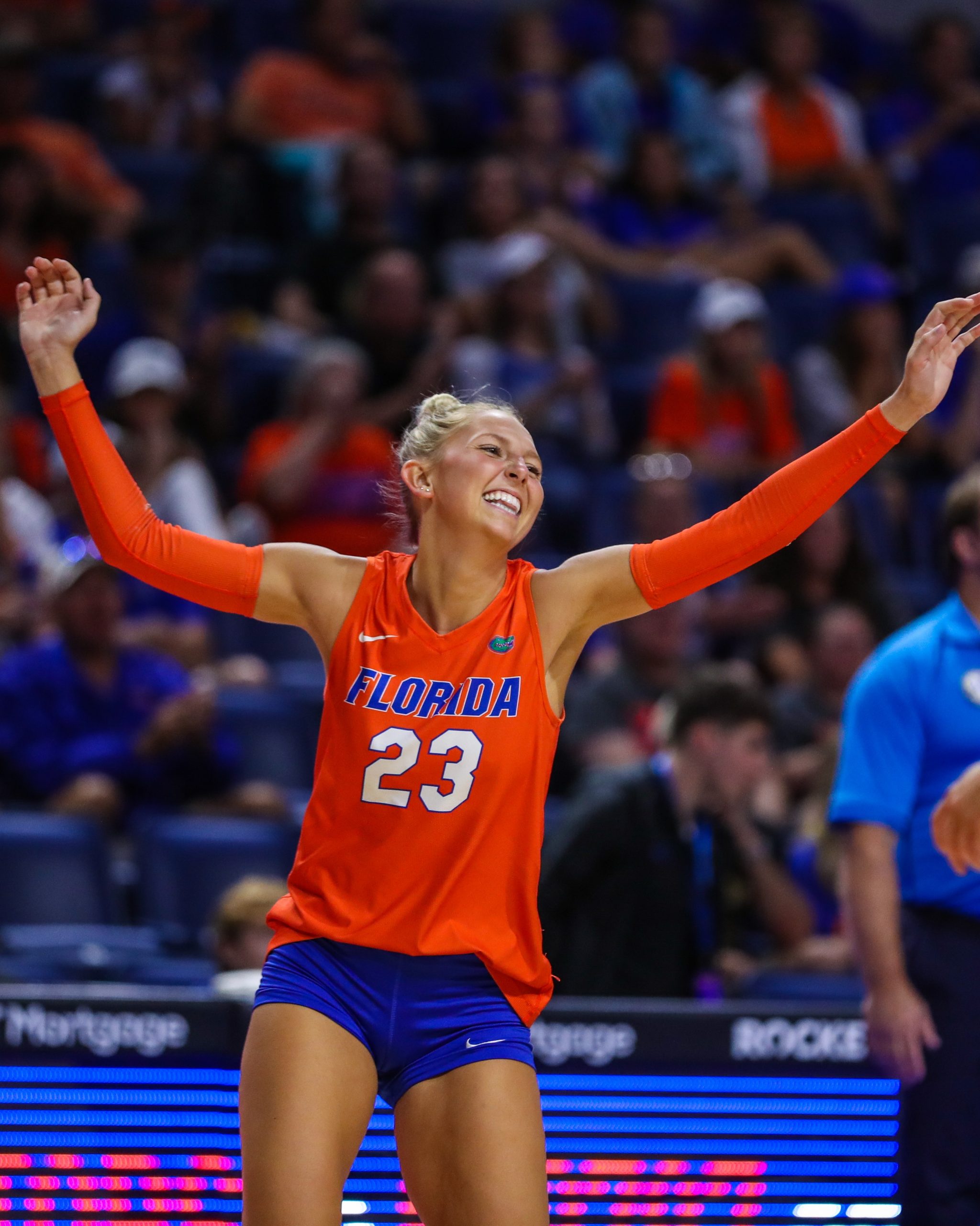 Gators Volleyball Grabs Close Victory at Auburn ESPN 98.1 FM 850 AM