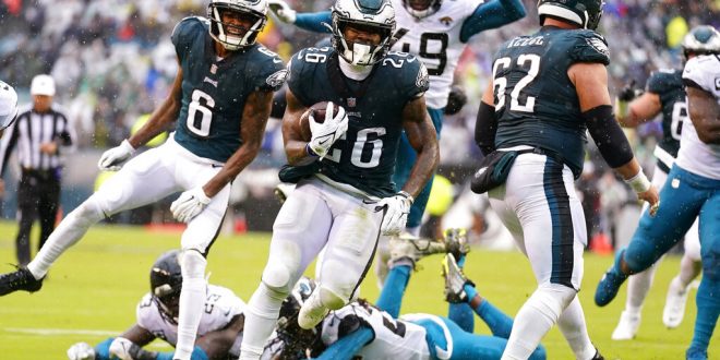 Eagles Remain Undefeated After Comeback Victory Over Jaguars