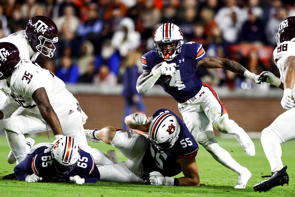 Auburn heads West for first-ever game with Cal - WAKA 8