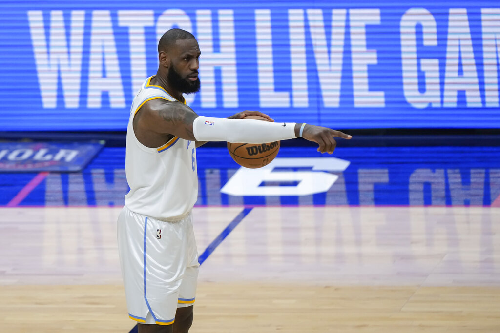 LeBron James passes Wilt Chamberlain for third all-time in field