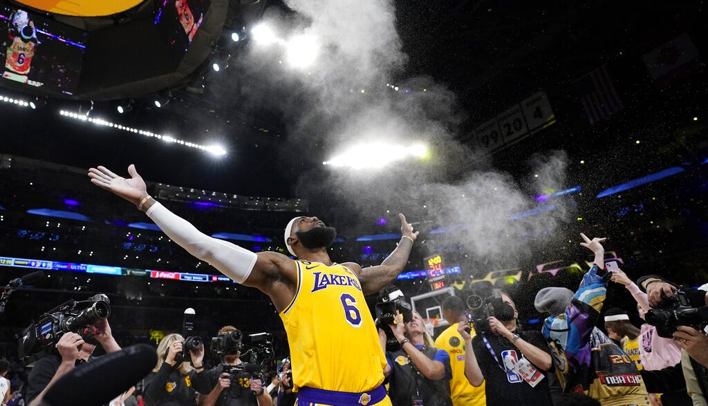 Los Angeles Lakers Will Use Classic Blue Jersey For 2021 NBA Season -  Fadeaway World