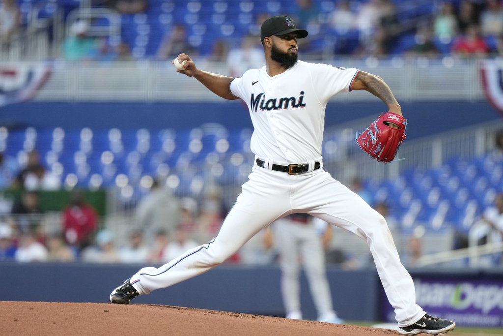 Marlins stay in wild-card hunt, prevent Brewers from clinching NL