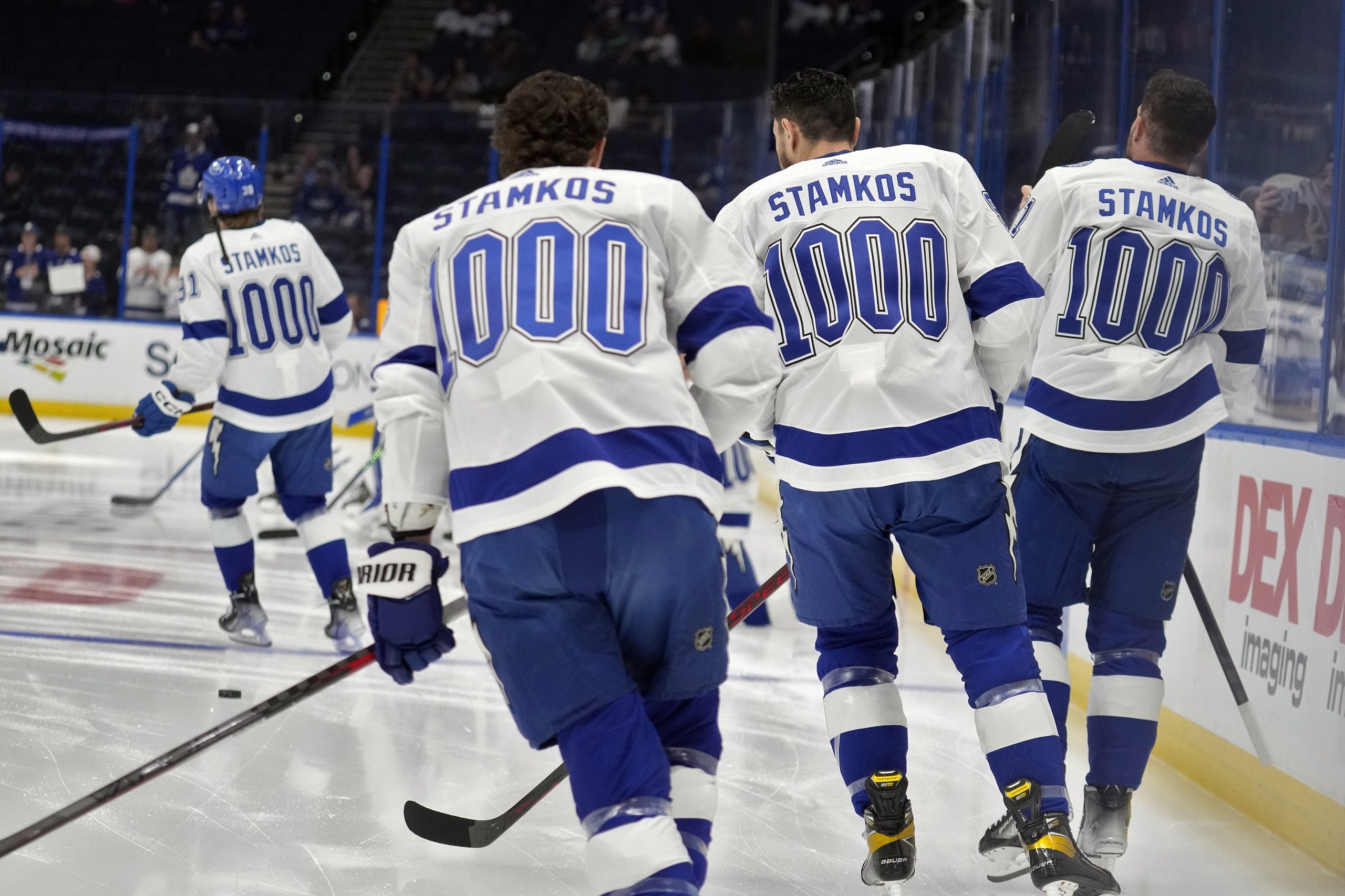 Stamkos gets 500th goal in hat trick, Lightning beat Canucks