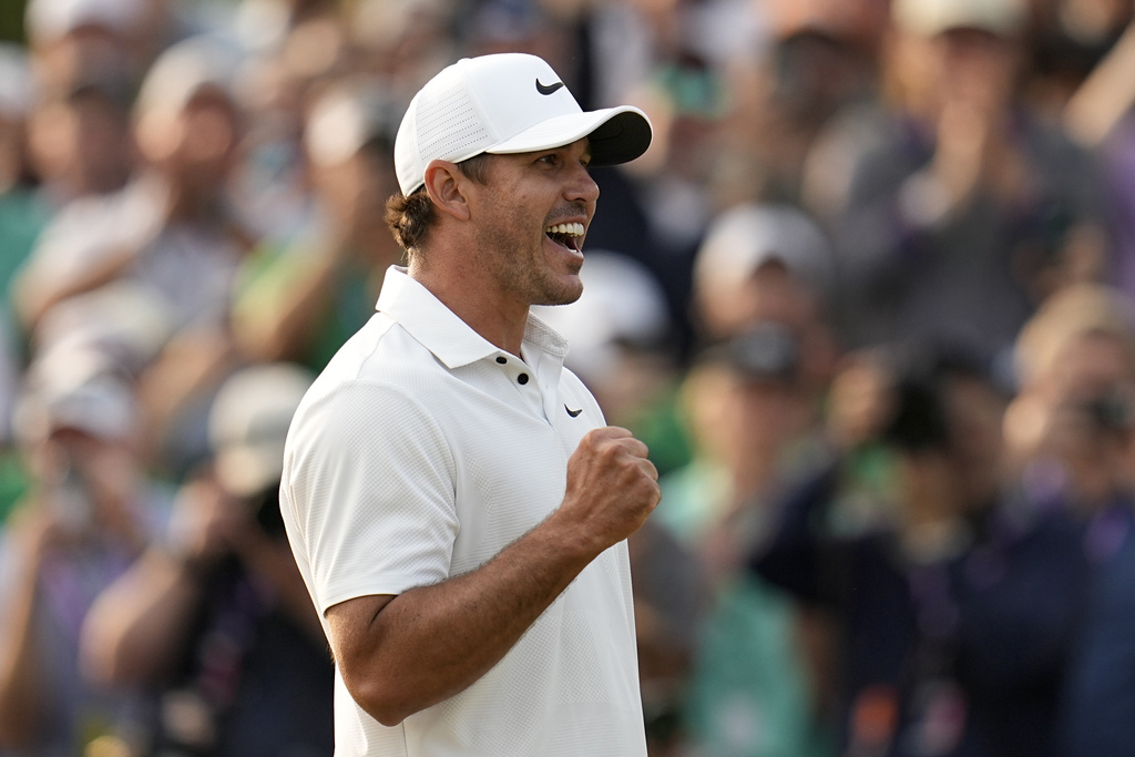 Brooks Koepka takes one-stroke lead into final round of PGA