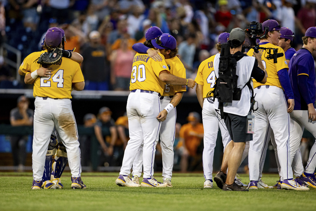 See all 6 Florida baseball home runs from record-breaking performance vs.  LSU at CWS final