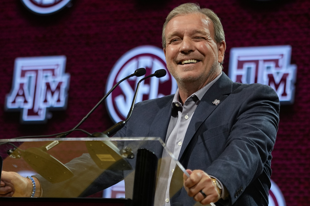 Jimbo Fisher Hopes For Bounce Back Year ESPN 98 1 FM 850 AM WRUF   AP23198697189148 