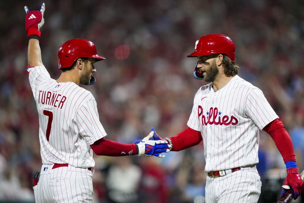 Bryce Harper makes impression at first, but Phillies fall to