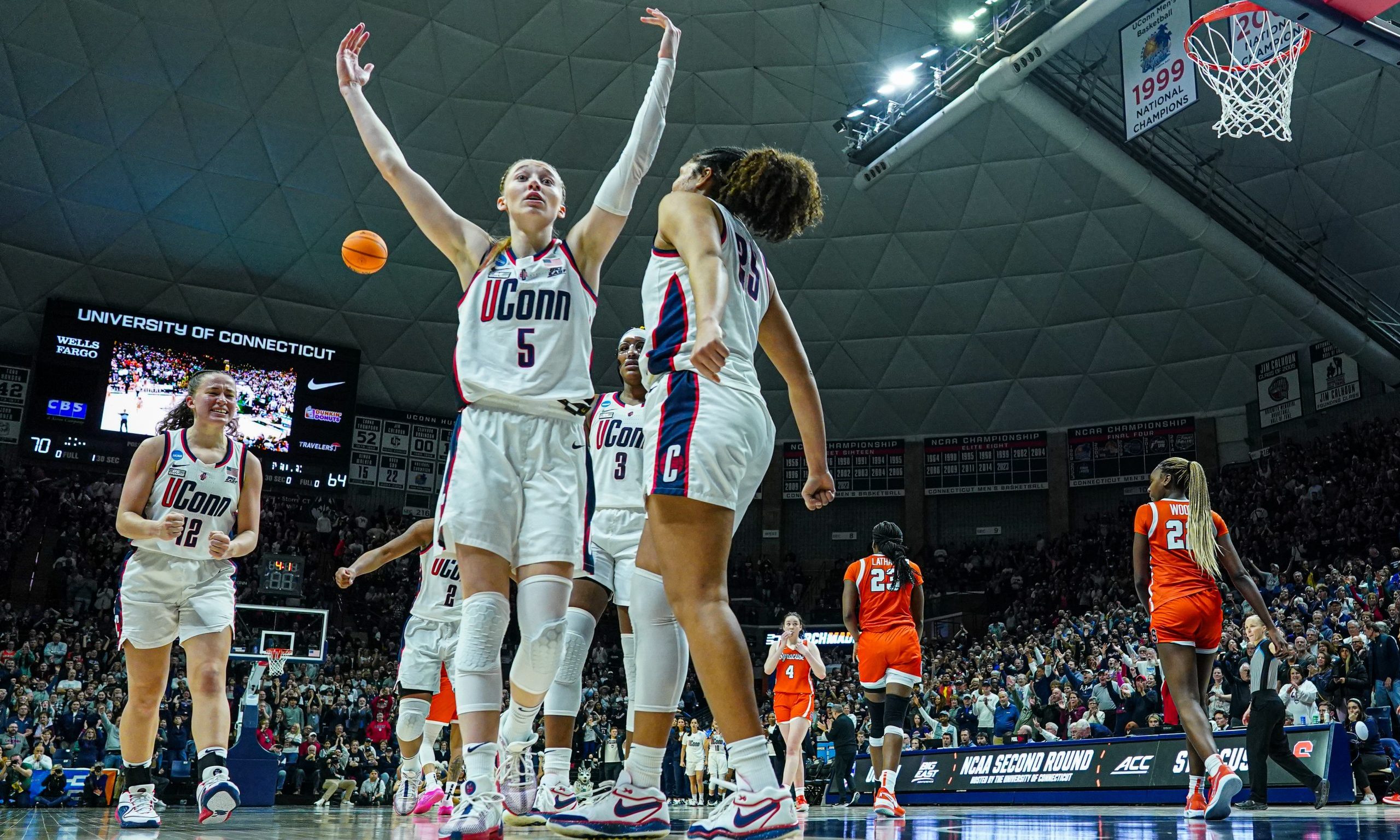 UConn Faces USC in Women's Elite 8 ESPN 98.1 FM 850 AM WRUF