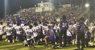 GHS head coach Ian Scott addressing the team after their win at Santa Fe.